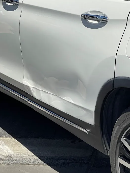 Velasquez Auto Body Specialist 2