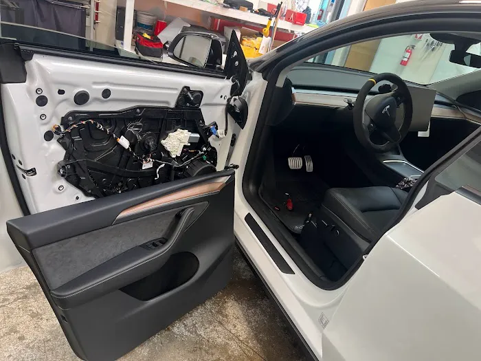 Genie Auto Glass Service 7