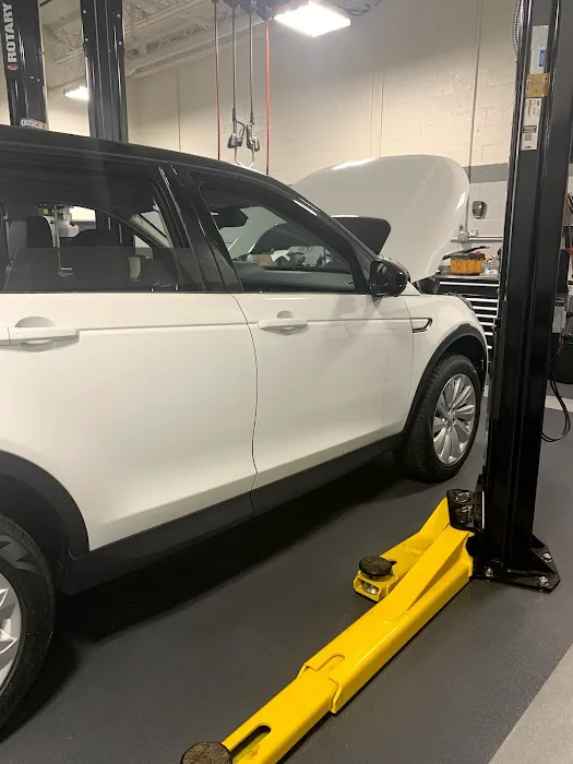 Land Rover Hinsdale Service & Parts Department 7