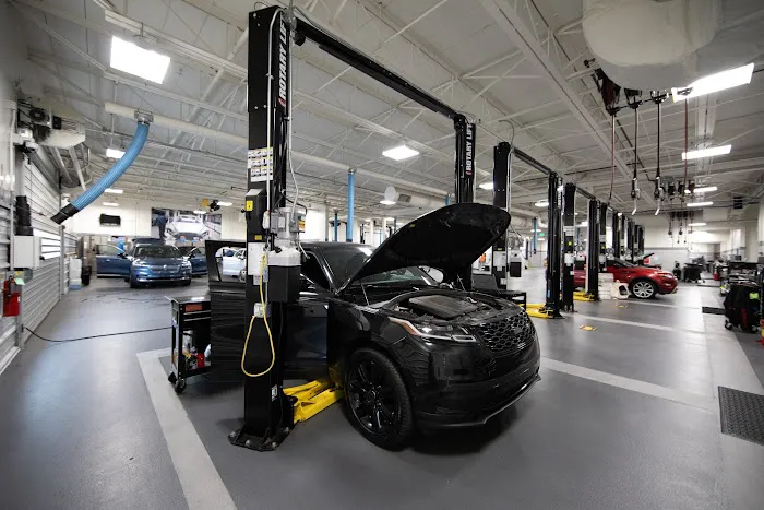 Land Rover Hinsdale Service & Parts Department 8