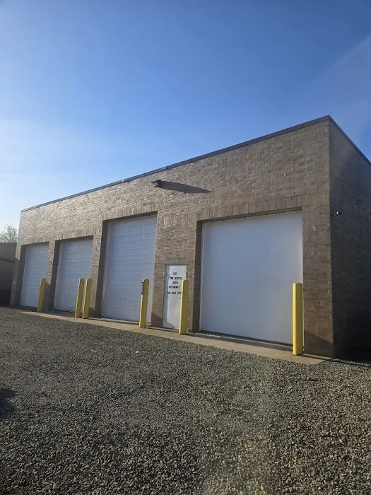 The Top Notch Auto Mechanics shop 0