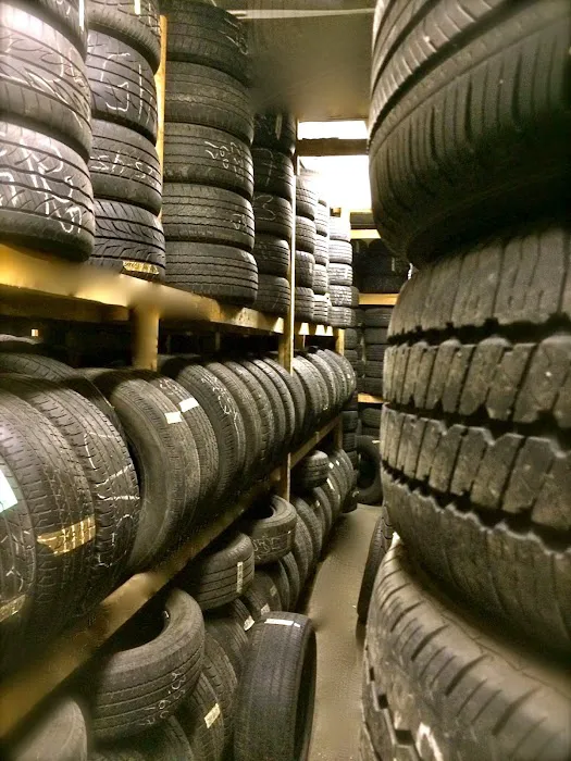 LOBO TIRES 1