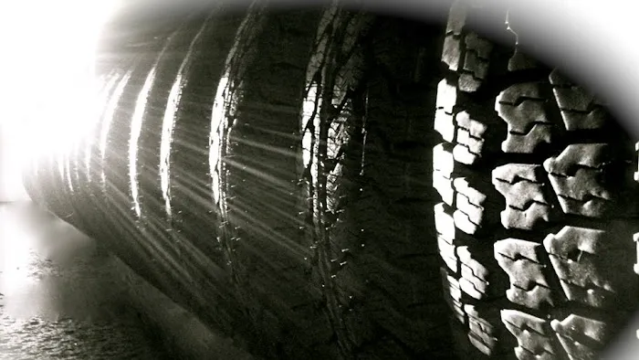 LOBO TIRES 9