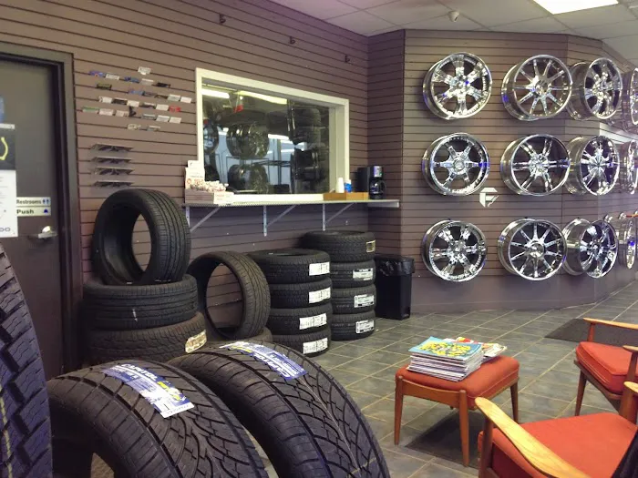 LOBO TIRES 8