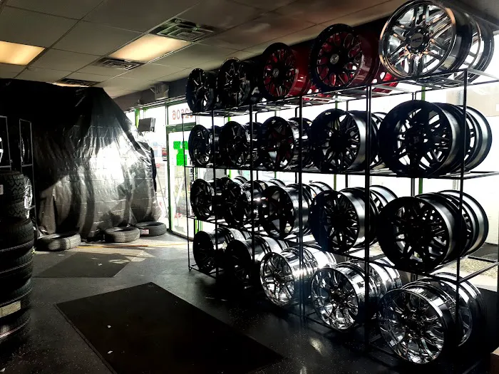 LOBO TIRES 3