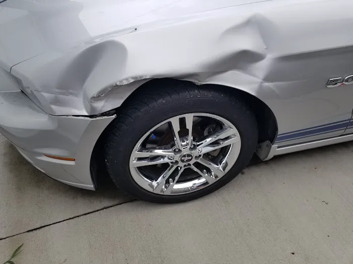 Howe Collision Inc. - Auto Collision Shop 4