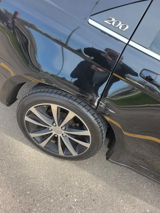 Howe Collision Inc. - Auto Collision Shop 9