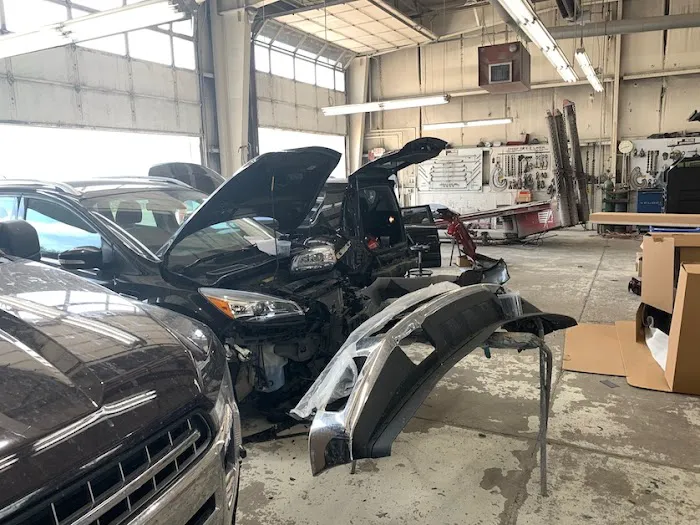 Body Shop Avis Ford 3