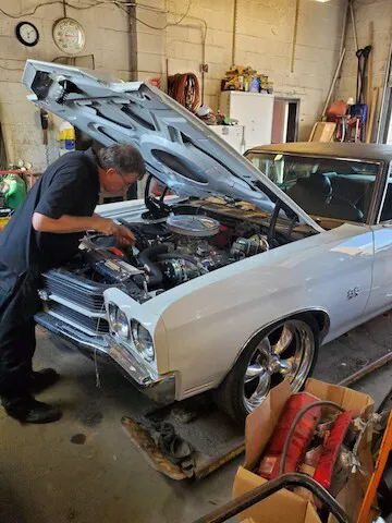 T & R AUTO 2