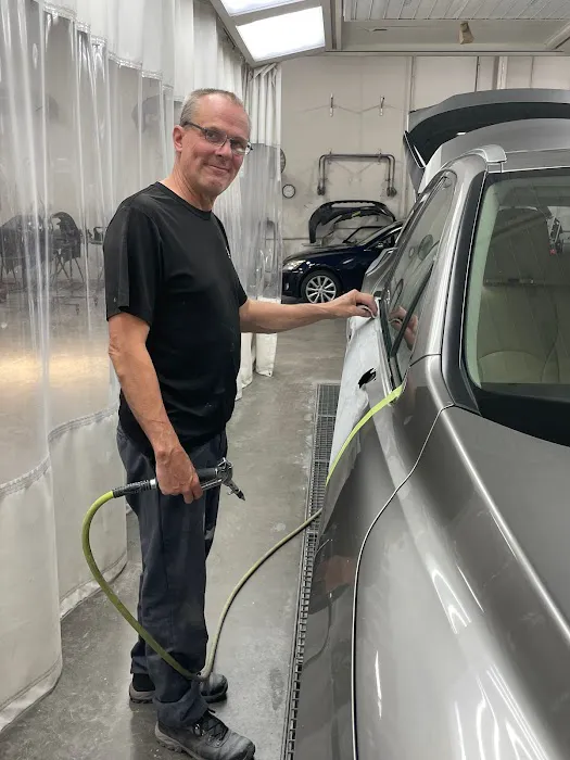 Willis Collision Center 5
