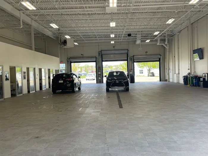 Willis Lexus Service and Parts Center 4
