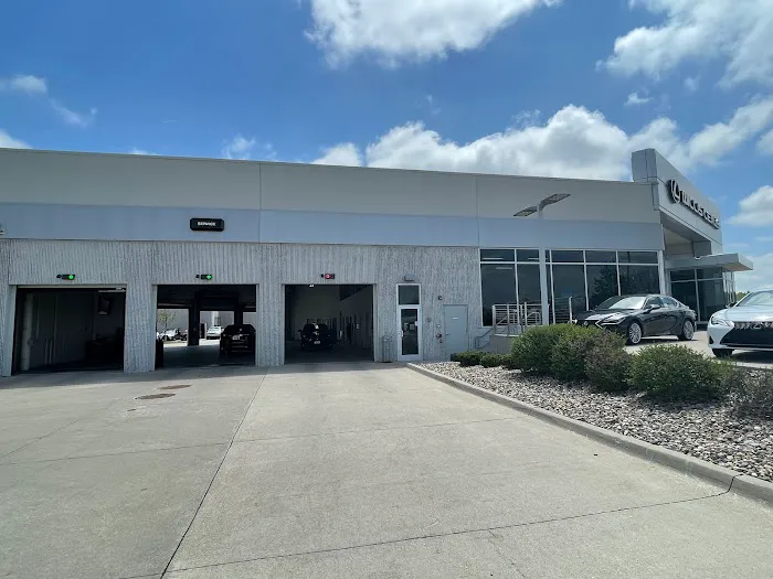 Willis Lexus Service and Parts Center 6