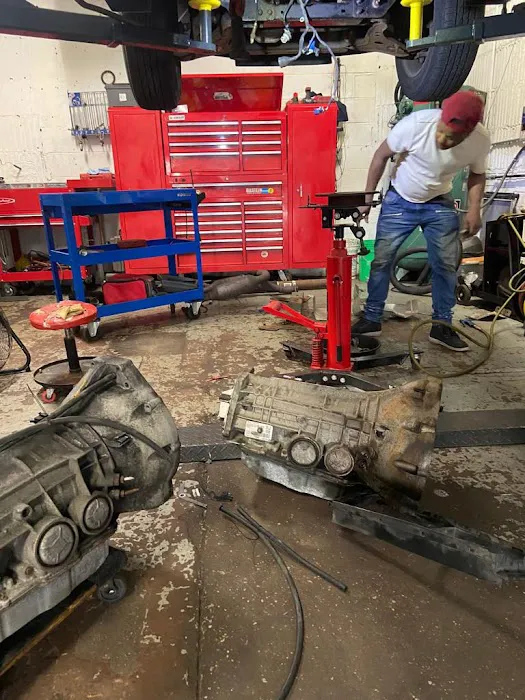 Almonte Auto Service Center 9