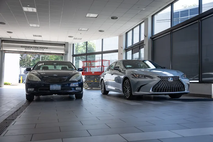 Ray Catena Lexus of White Plains Service 9
