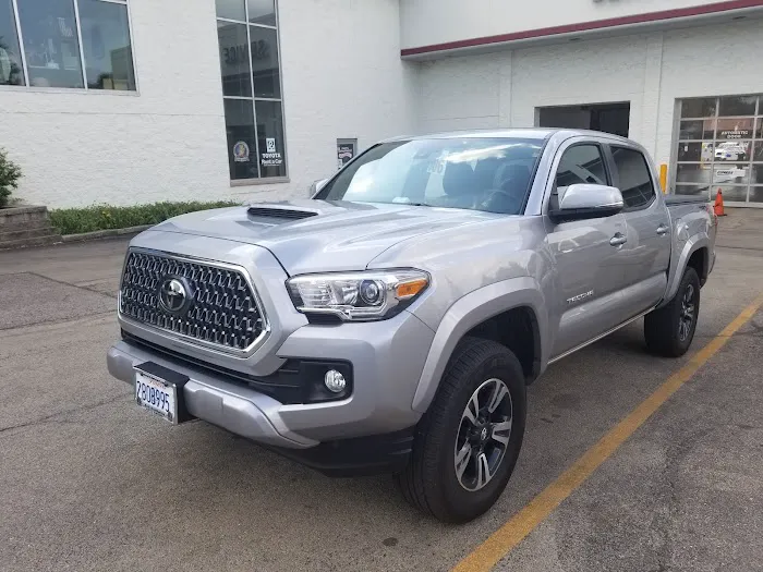 Oakbrook Toyota Service Center 7