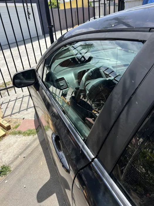 Menos Auto Glass In Los Angeles California 0