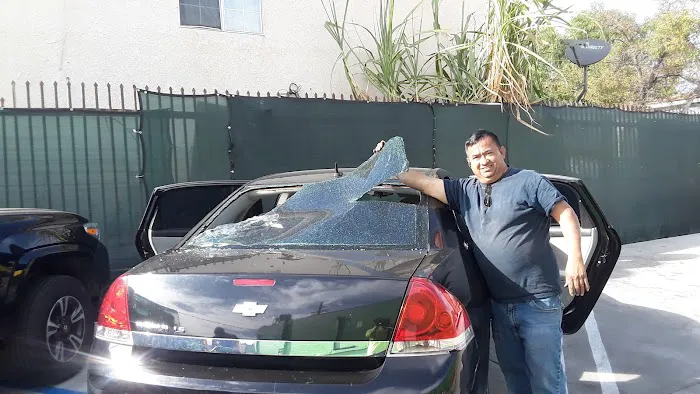 Menos Auto Glass In Los Angeles California 3