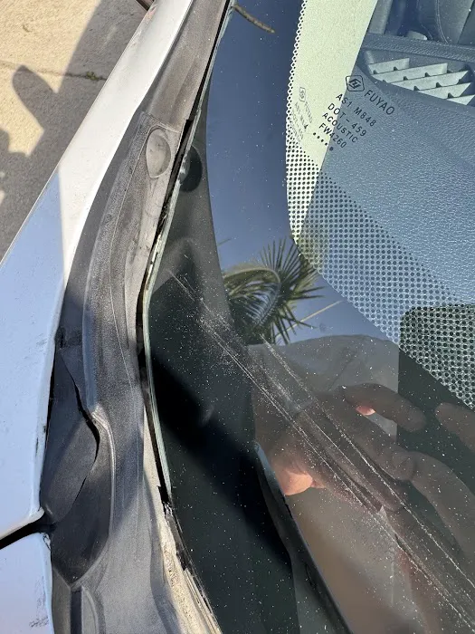 Menos Auto Glass In Los Angeles California 6