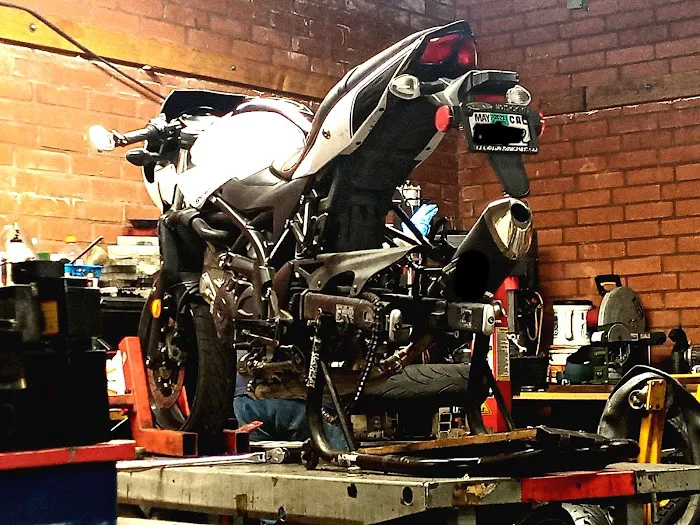 Moto Whoops 5