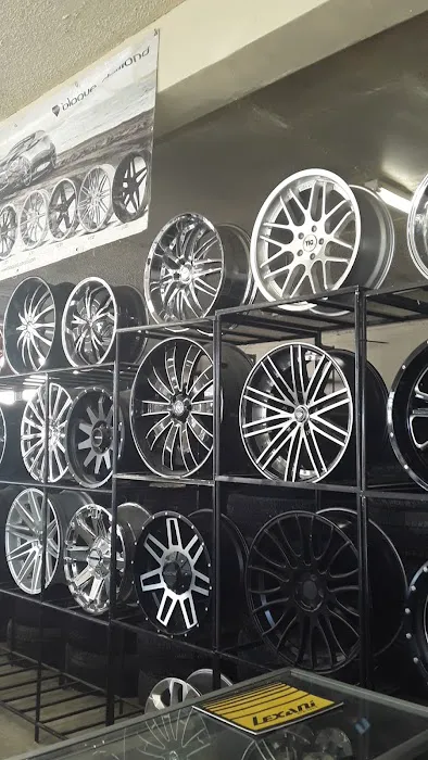 BROADWAY Wheels & Tires Plus 4