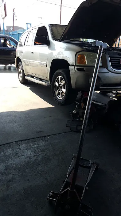 Gil’s Auto Mechanic 1