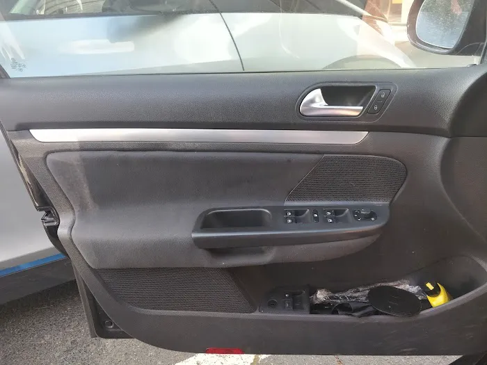 North Point Auto Upholstery And Sales 7
