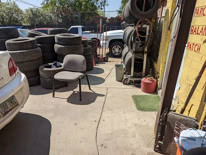 Llantera Guadalupe Town Garage 1