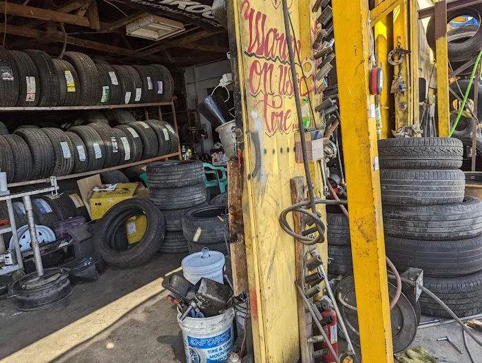 Llantera Guadalupe Town Garage 5