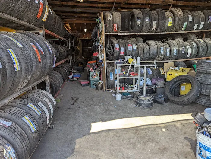 Llantera Guadalupe Town Garage 2