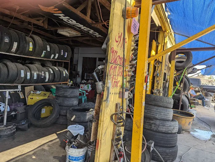 Llantera Guadalupe Town Garage 6