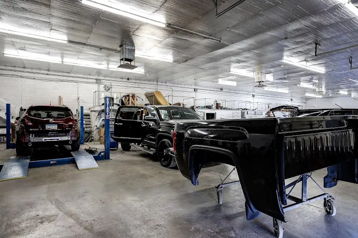 Campus Body Salon Ltd. (Collision Center) 0