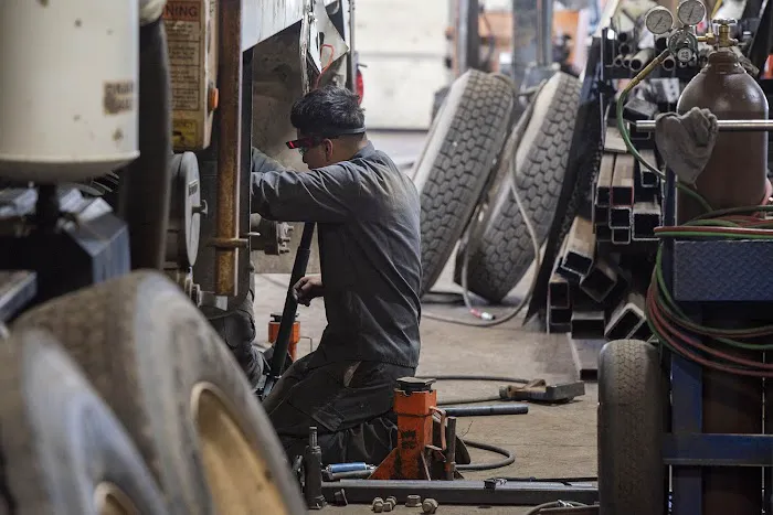 Sundown Mobile Commercial Tires And Road Service Semi Tires 2