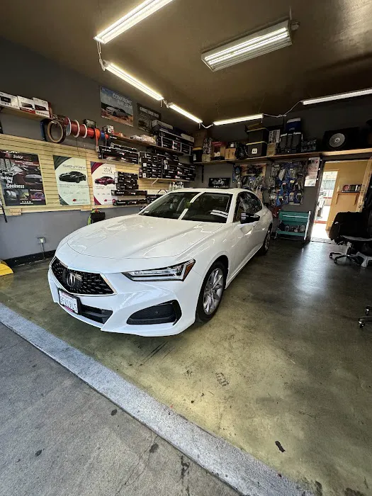 Jerry’s Auto Sounds & Tints 9