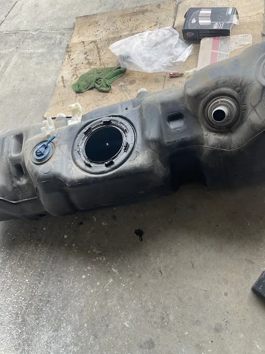 Little Ochoa’s auto repair 1