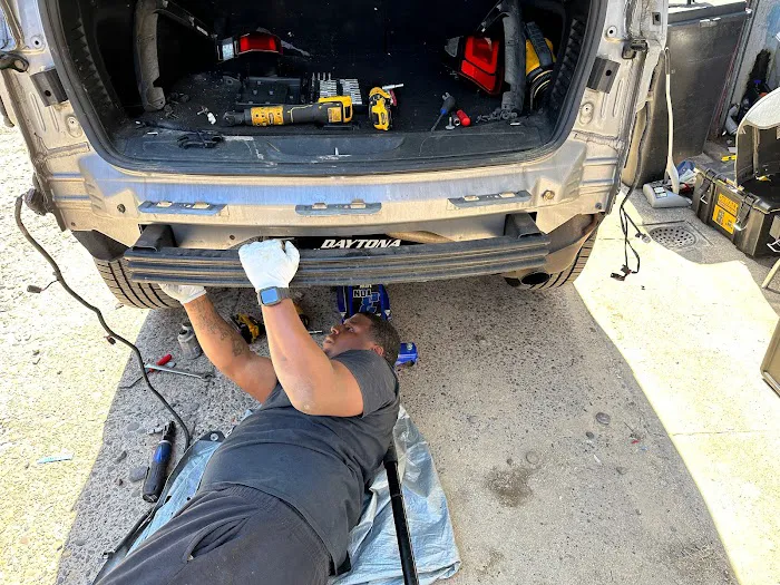 Street Side Mechanics 215 1