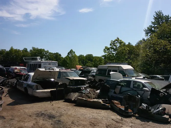 LaPollo's Auto Parts 3