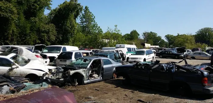 LaPollo's Auto Parts 0
