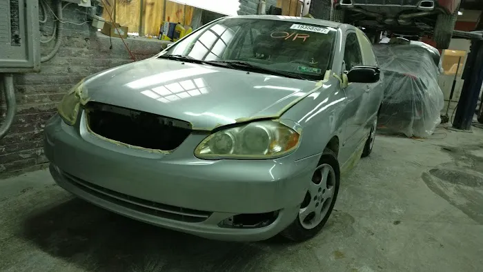 Johnys Auto Body 0