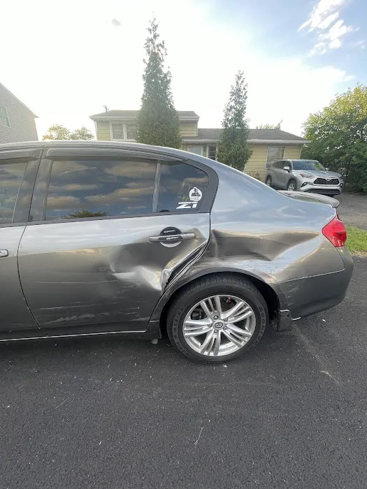 Johnys Auto Body 8