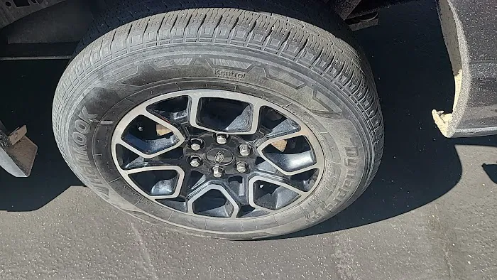 Franco’s tire shop & services 3