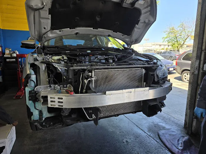 WESTERN AUTO SERVICE INC Honda / Acura Specialists 8
