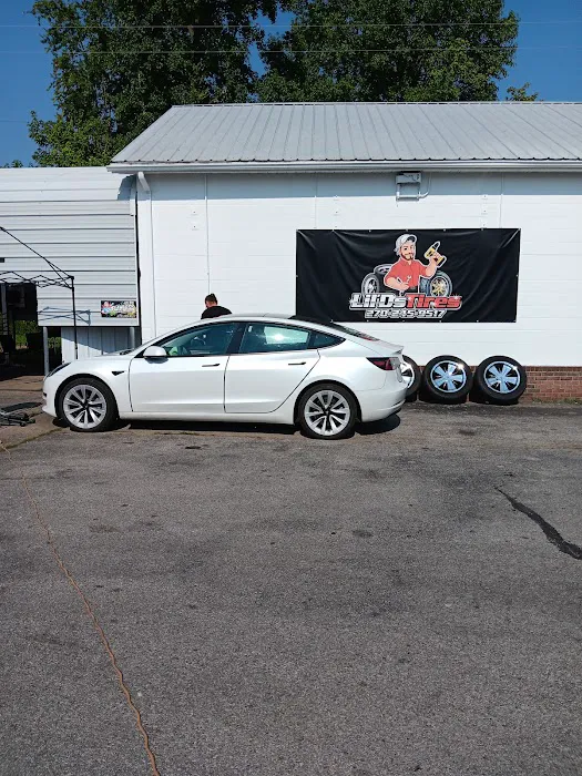 Lil D's Tires 3