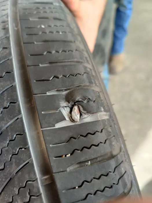 Dickson County Tire & Oil 4