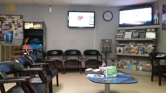 Dickson County Tire & Oil 8