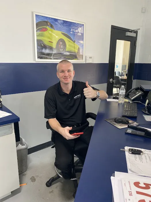 Newton Ford South Service Center 0