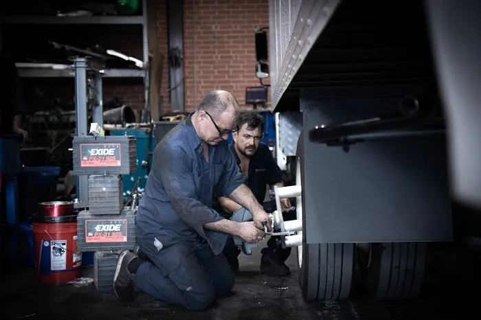 Best Truck Care - Truck Repair Shop 8