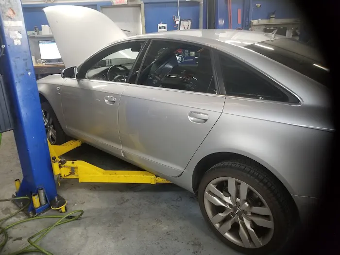 DK Hardee Automotive - a Main Street Auto shop 0