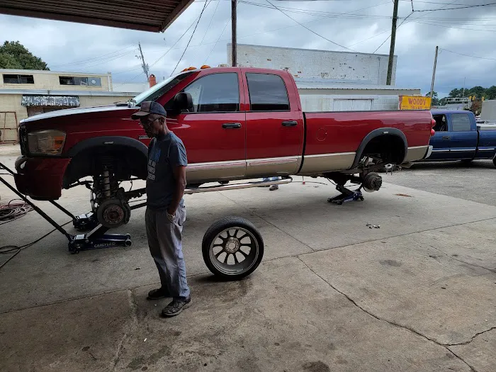 Wood's Tire & Auto 0