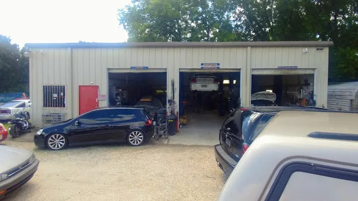 Bhattan’s Auto Service 0
