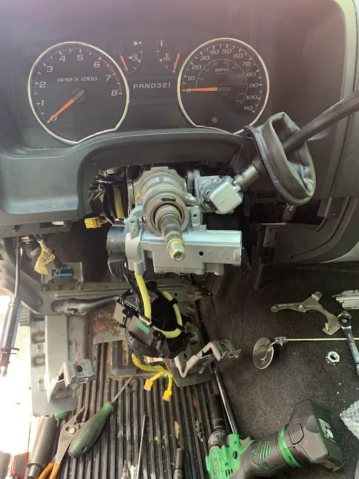 JennJohn's Auto Service 0